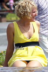 Girl in yellow public upskirt
